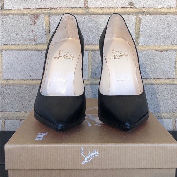 Christian Louboutin Shoes - 🖤SALE🖤 Christian Louboutin Black Leather Pump 36